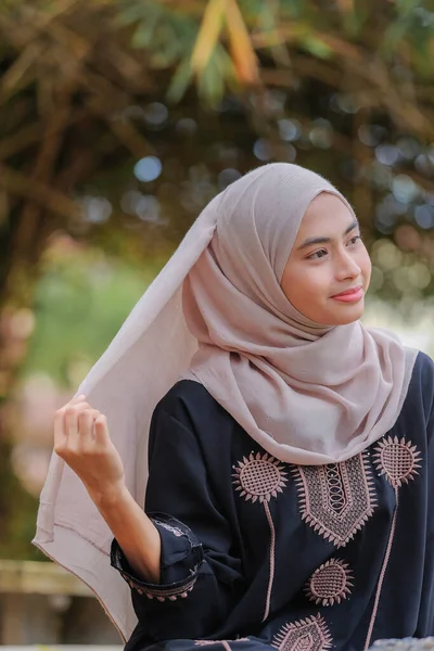 Portrait Muslim Beauty Woman Wearing Hijab — Stok Foto