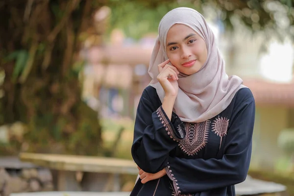 Portrait Muslim Beauty Woman Wearing Hijab — Stok Foto