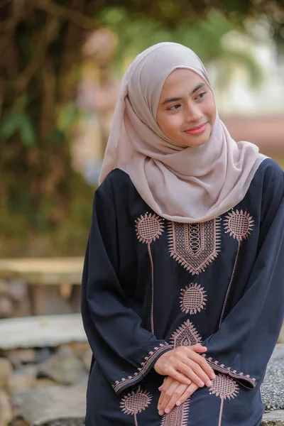 Porträt Einer Muslimischen Schönheit Mit Hijab — Stockfoto