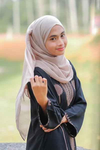 Портрет Мусульманки Красуні Хіджабі — стокове фото