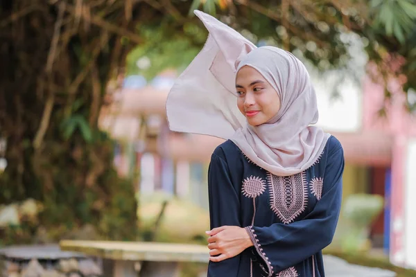 Portret Van Moslim Schoonheid Vrouw Dragen Hijab — Stockfoto
