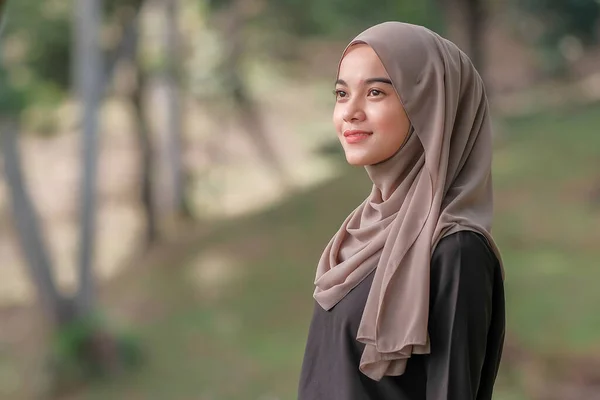 Portrait Muslim Beauty Woman Wearing Hijab — Stok Foto