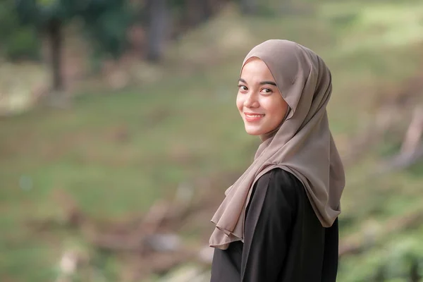 Ritratto Donna Musulmana Che Indossa Hijab — Foto Stock