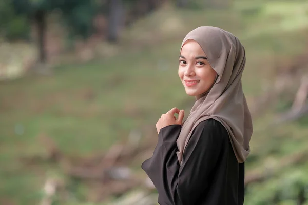 Portrait Muslim Beauty Woman Wearing Hijab — Stok Foto