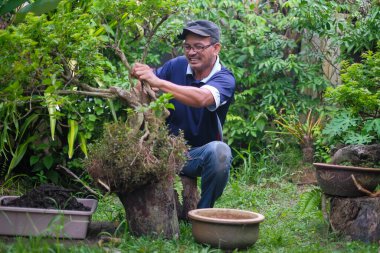 Arka bahçede bahçıvanlığın kutlu olsun.