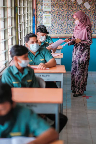 Muadzam Shah Maleisië Januari 2021 Leraar Student Met Gezichtsmasker Terug — Stockfoto