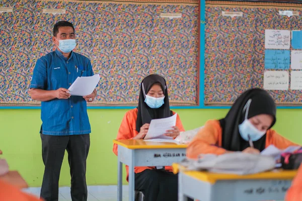 Muadzam Shah Maleisië Januari 2021 Leraar Student Met Gezichtsmasker Terug — Stockfoto
