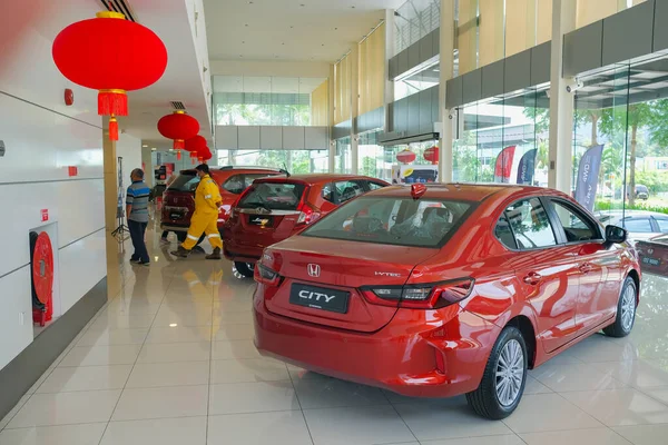 Kuantan, Malezya - 23 Şubat 2021: Kuantan, Malezya 'daki Honda araba galerisi .