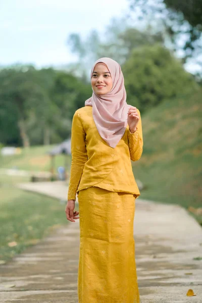 Стильная Мусульманская Женщина Хиджаб Моды Стиль Портретной Концепции — стоковое фото