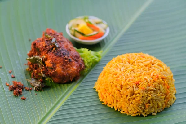 Nasi Beriyani Gulai Kawah Ayam Berempah Served Green Leaf — Stock Photo, Image