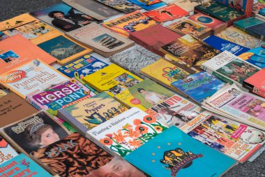 Ipoh, Malezya - 17 Ocak 2021: Pasar Karat Loken veya Ipoh Memory Lane Caddesi 'nde satılık vintage eşyalar.