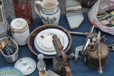 Ipoh, Malezya - 17 Ocak 2021: Pasar Karat Loken veya Ipoh Memory Lane Caddesi 'nde satılık vintage eşyalar.