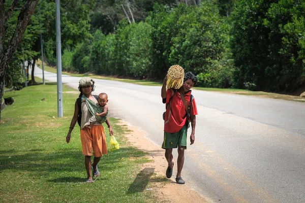 Muadzam Shah Malaysia June 2Nd 2021 Men Orang Asli Kayu — Stock Photo, Image