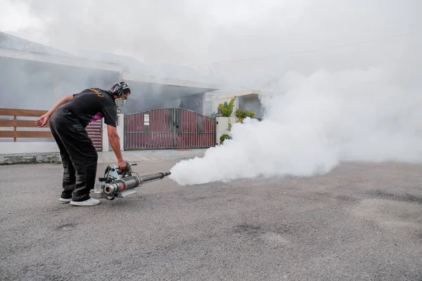 Malajzia Szeptember 2021 Munkás Köd Lakóterület Rovarirtó Hogy Megöli Aedes — Stock Fotó