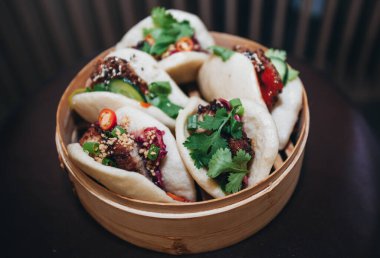 Doldurulmuş Asya çörekleri.