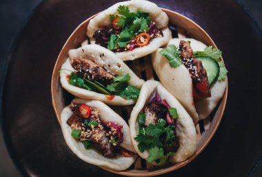 Doldurulmuş Asya çörekleri.