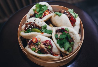 Doldurulmuş Asya çörekleri.