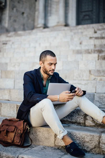 Portrait of young bearded man talking on his phone — Stock Photo, Image