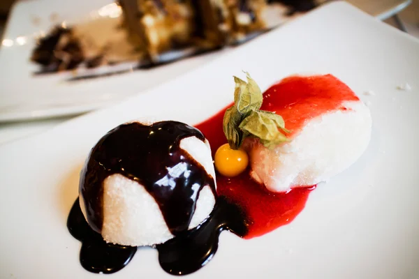 Postre Mochi con almíbar — Foto de Stock