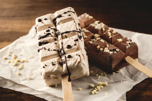 Close-up of chocolate ice cream on stick — Stock Photo, Image