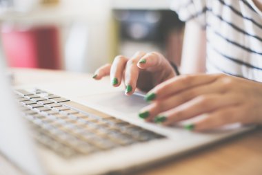 Laptop Kullanılıyor