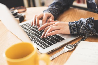 Laptop Kullanılıyor