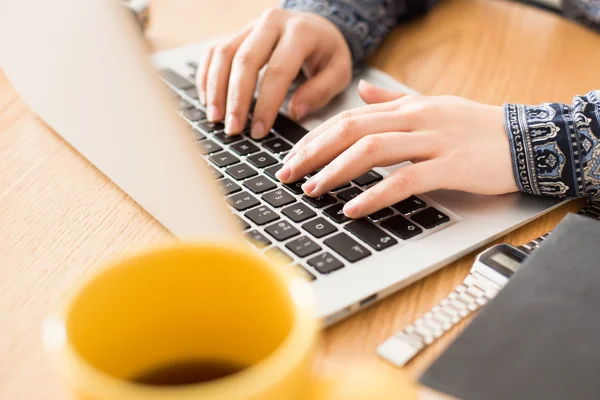 Laptop Kullanılıyor