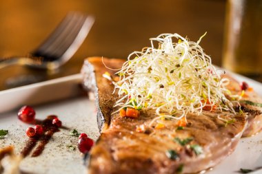 pişmiş kılıç balığı