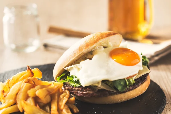 Cheeseburger with egg — Stock Photo, Image