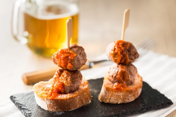 Tapas mit Fleischbällchen — Stockfoto