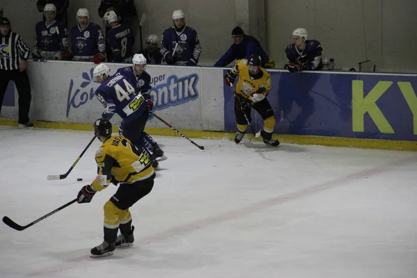 Mecz Hokejowy Pomiędzy Kijowskim Klubem Falcons Drużyną Bila Tsherkva Leopard — Zdjęcie stockowe