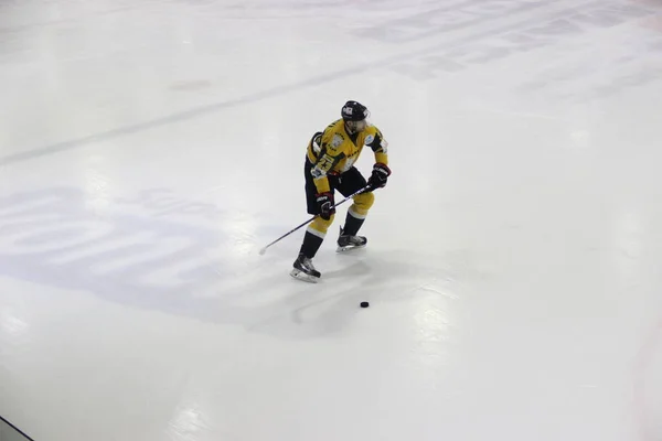 Das Eishockeyspiel Zwischen Dem Kiewer Team Falcons Und Einem Klub — Stockfoto