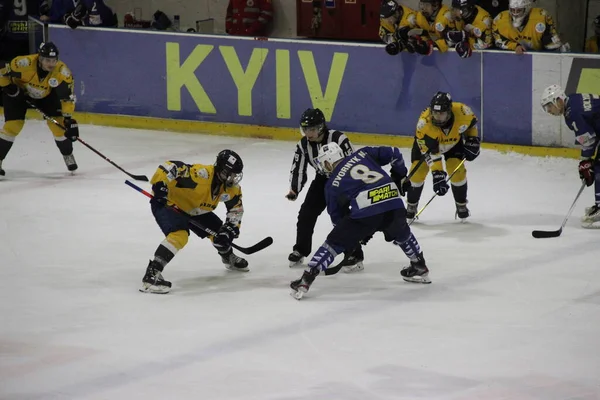 Hokejový Zápas Mezi Kyjevským Týmem Falcons Klubem Bila Tcherkva Leopard — Stock fotografie