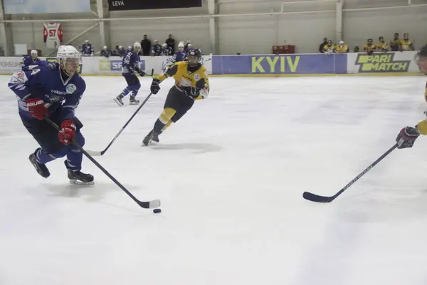 Mecz Hokejowy Pomiędzy Kijowskim Klubem Falcons Drużyną Bila Tcherkva Leopard — Zdjęcie stockowe