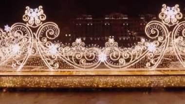 Madalyalı Şehirde Parlayan Sanat Nesneleri, Noel ve Yeni Yıl Konsepti