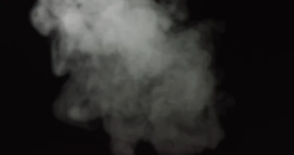Duman, buhar, sis - kompozisyon için en iyi gerçekçi duman bulutu, 4k, karıştırma için ekran modunu kullan, buz dumanı, yangın dumanı, siyah arkaplan üzerinde yükselen buhar - yüzen sis - — Stok fotoğraf