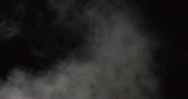 Vapeur froide turbulente ou fumée. Animation tourbillonnante. Fond brumeux effrayant — Video