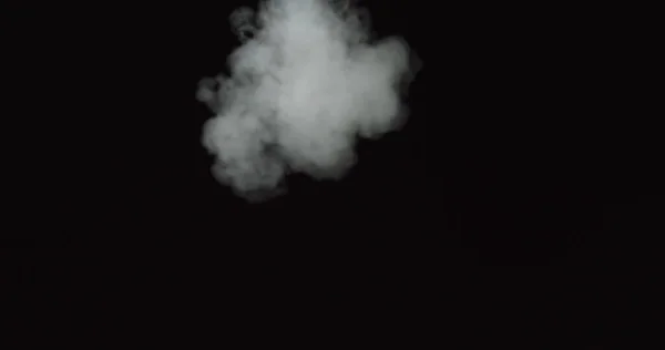 Rök, ånga, dimma - realistiskt rökmoln bäst för användning i sammansättning, 4k, använda skärmläge för blandning, is rök moln, brandrök, stigande ånga över svart bakgrund - flytande dimma — Stockfoto