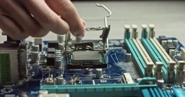 El video de dolly del zócalo de la CPU de la placa base de los ordenadores. el concepto de ordenador, placa base, hardware y tecnología. — Vídeo de stock