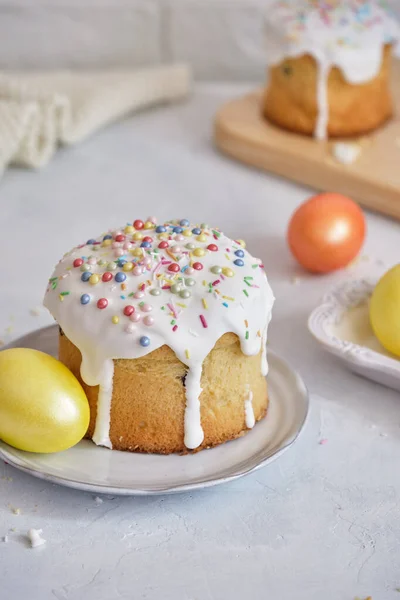 Pascuaalimentos Festivos Pasteles Pascua Huevos Colores Una Mesa Blanca — Foto de Stock