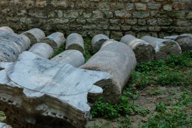 İstanbul, Türkiye. Topkapı Sarayı yakınlarındaki mimari unsurları ayırın