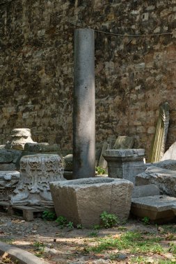 İstanbul, Türkiye. Topkapı Sarayı yakınlarındaki mimari unsurları ayırın