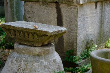 İstanbul, Türkiye. Topkapı Sarayı yakınlarındaki mimari unsurları ayırın