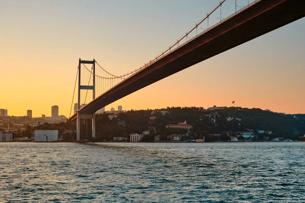 Стамбул Турция Мост Босфор Закате Вид Европейскую Часть Города — стоковое фото