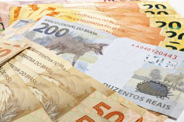 İki yüz gagalı ve bozuk paralı Brezilya parası. Üst görünüm