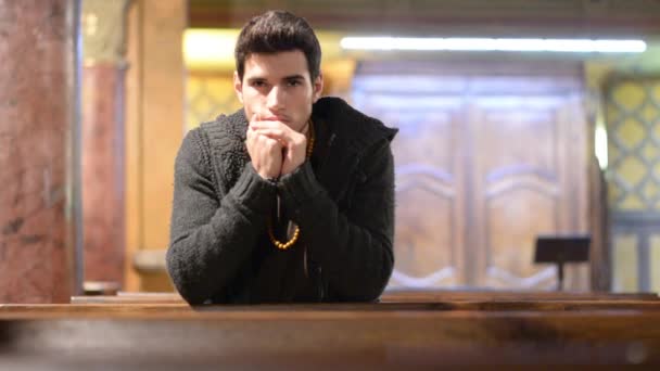 Young man praying in church — Stock Video