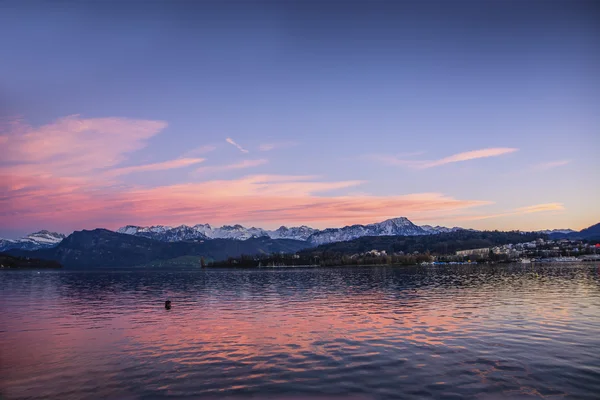Vista fascinante do Lago Lucerna na Suíça — Fotografia de Stock