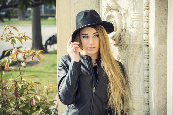Beautiful woman in black hat — Stock Photo, Image