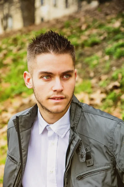 Portrait of man sitting in park — Stock Photo, Image