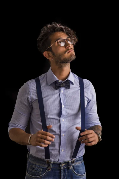 Hipster élégant avec des lunettes et noeud-papillon — Photo